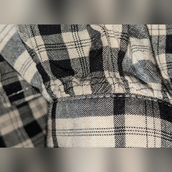 Sanctuary Kiera Tie Neck Blouse - Flirty Tan & Black 1X - Picture 6 of 7